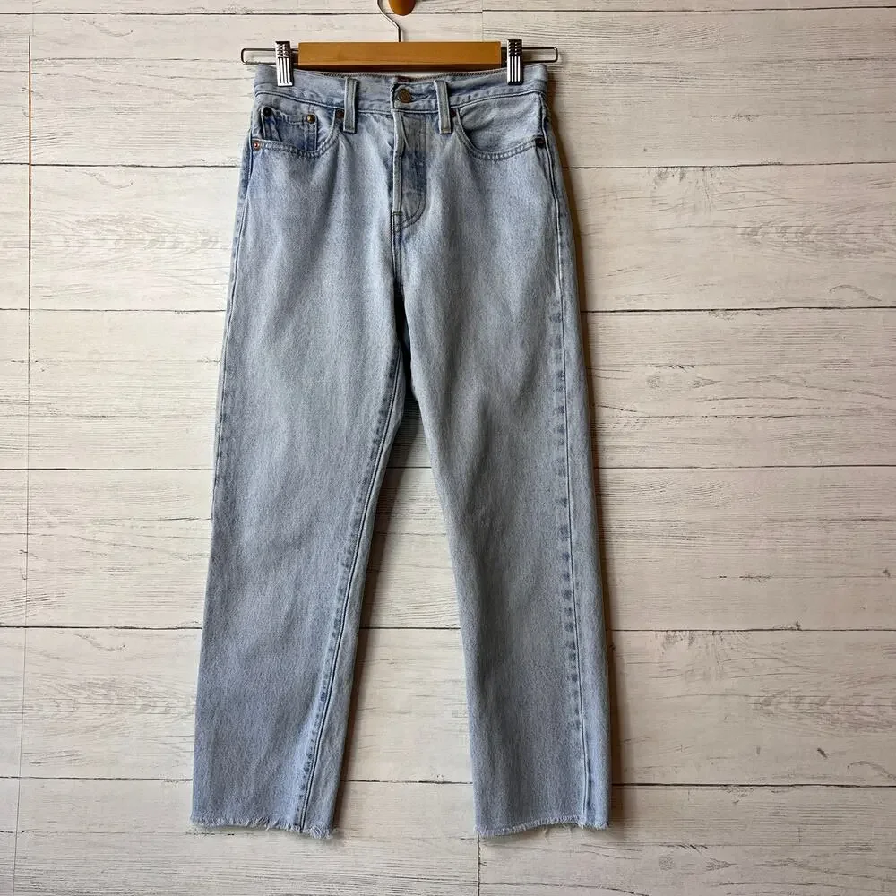 Levis Jeans Womens Size 25 Wedgie Straight Light Wash Button Fly 100% Cotton